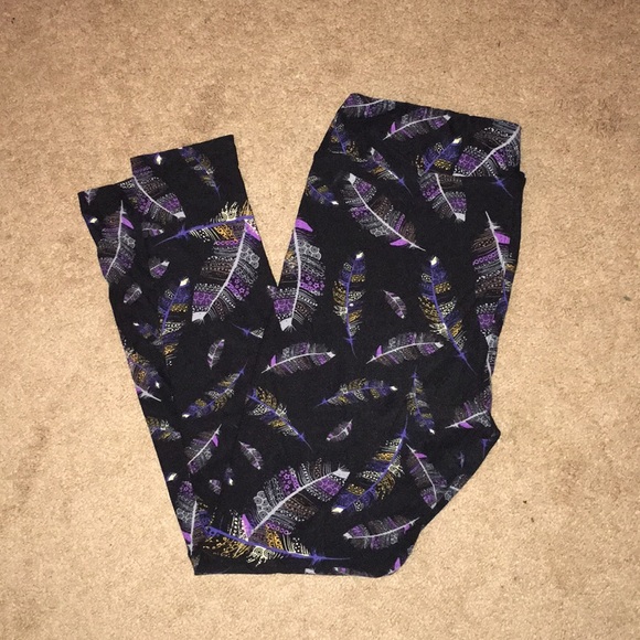 LuLaRoe Pants - LuLaRoe TC Feathered Leggings